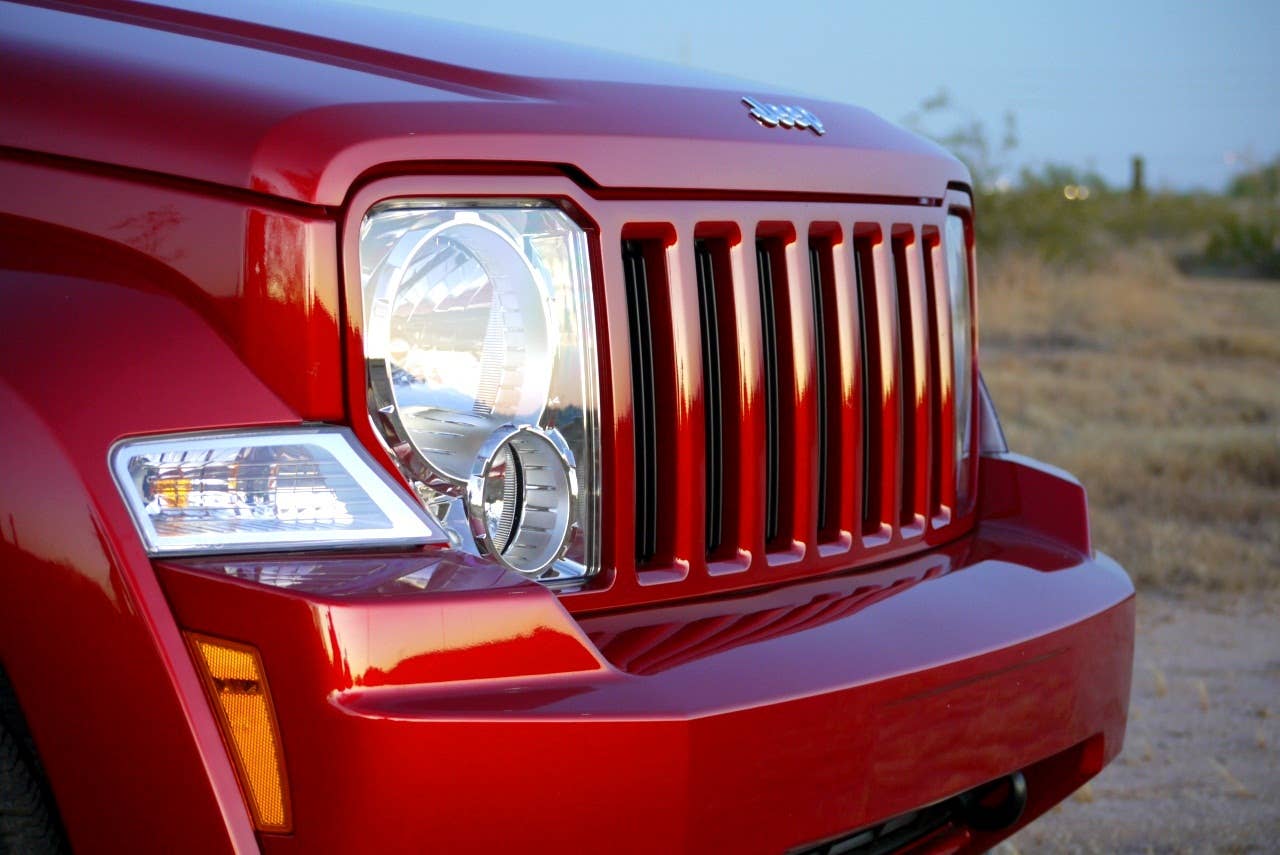 2010 Jeep Liberty Sport front detail