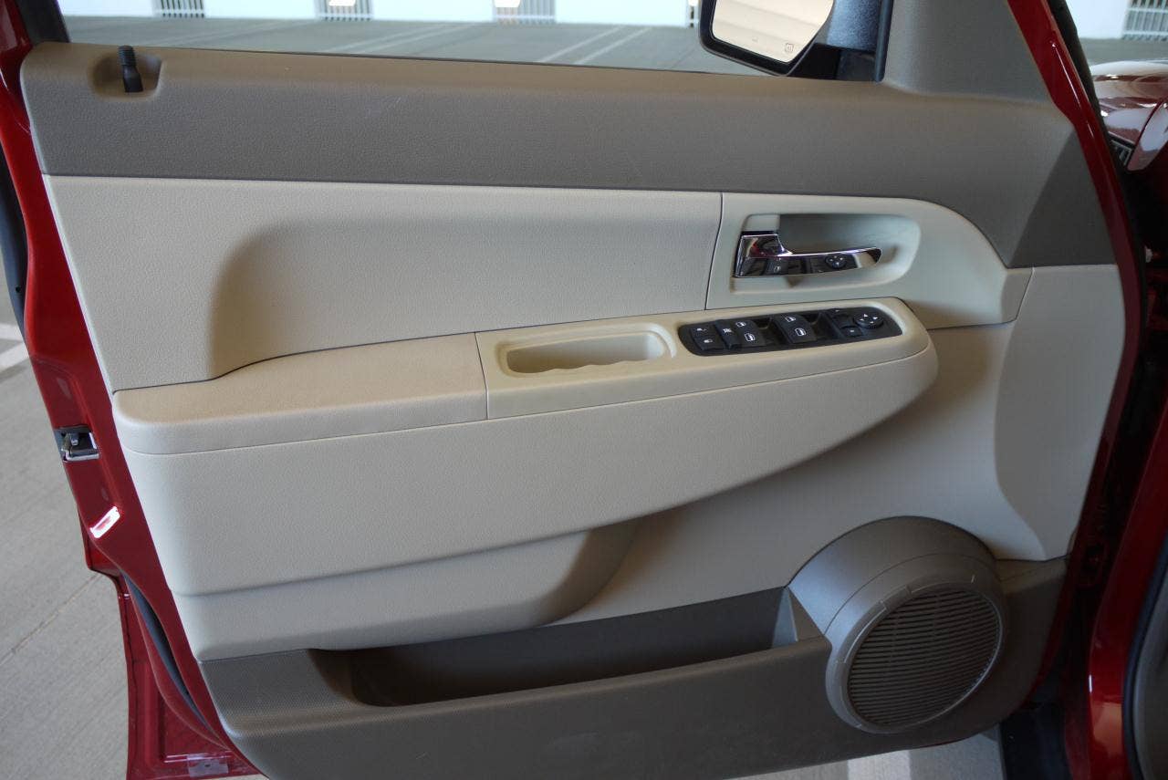 2010 Jeep Liberty Sport door panel