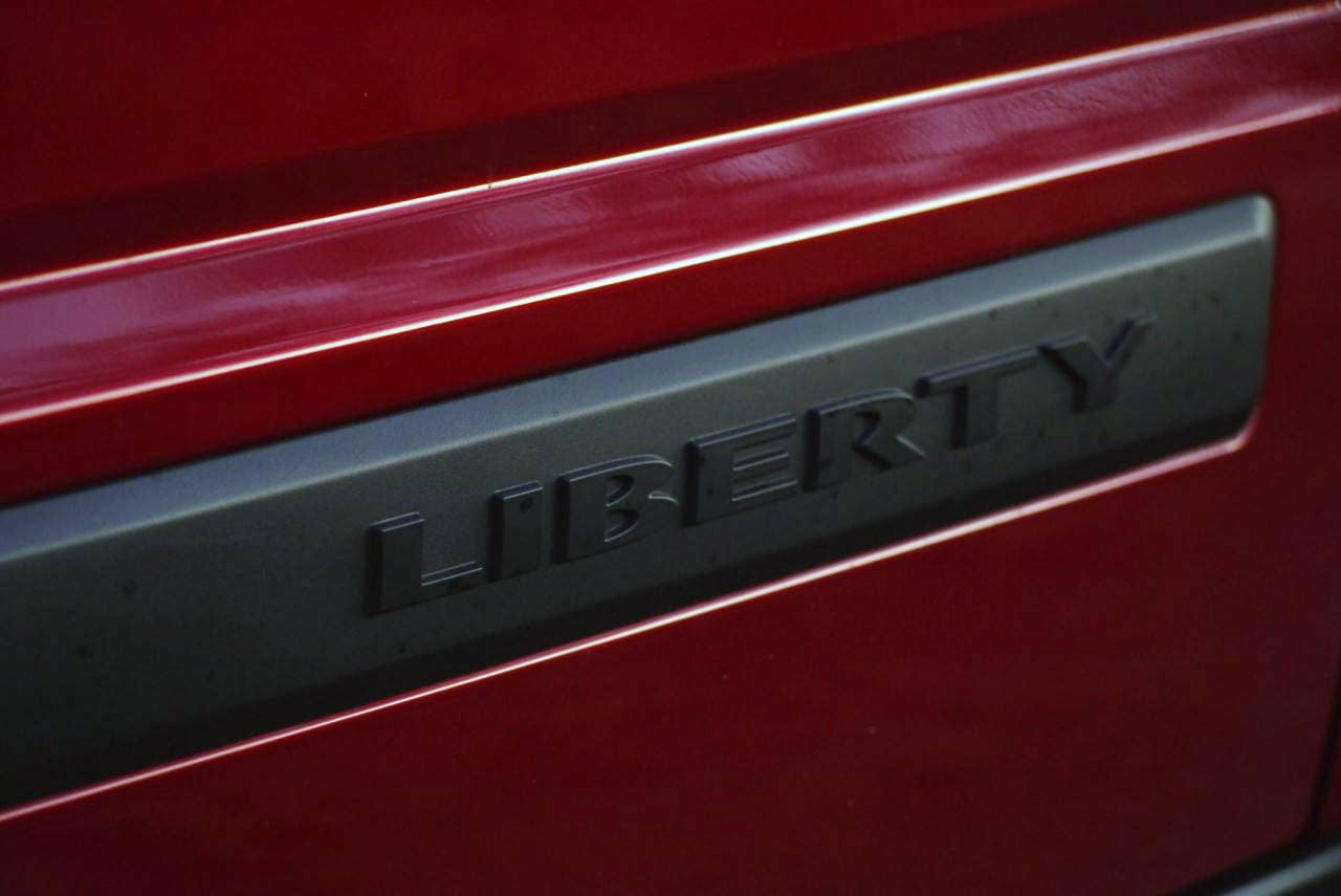 2010 Jeep Liberty Sport side trim