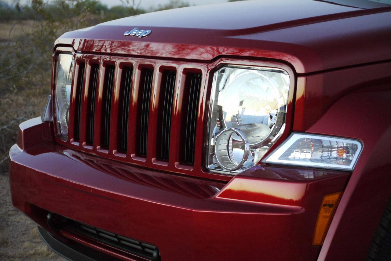 2010 Jeep Liberty Sport front detail