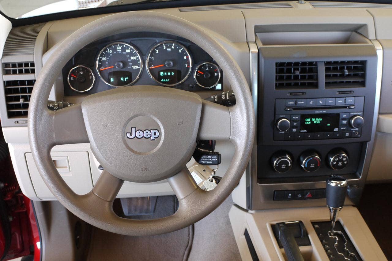 2010 Jeep Liberty Sport steering wheel