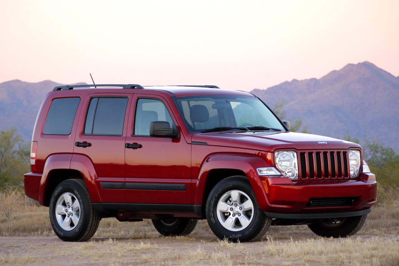 2010 Jeep Liberty Sport front 3/4 view