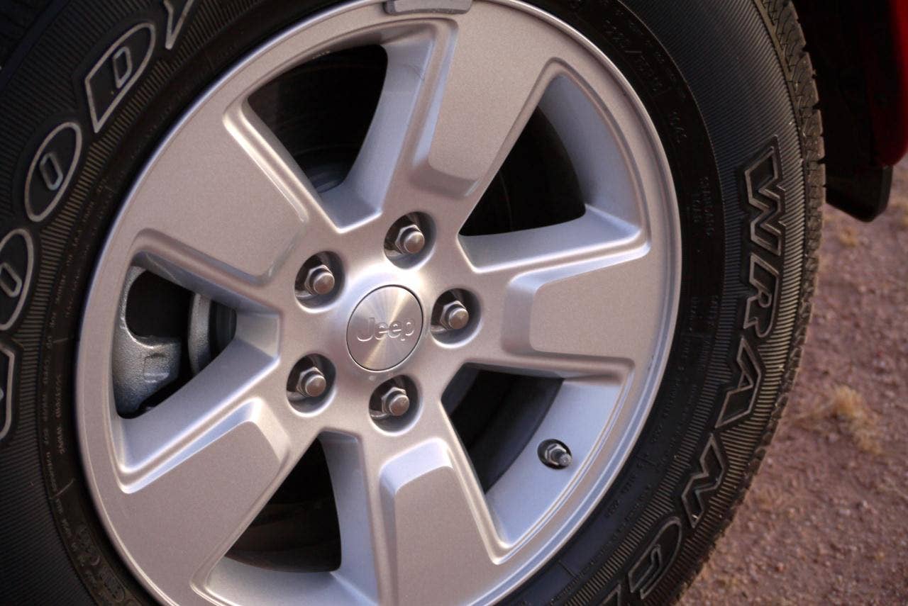 2010 Jeep Liberty Sport wheel