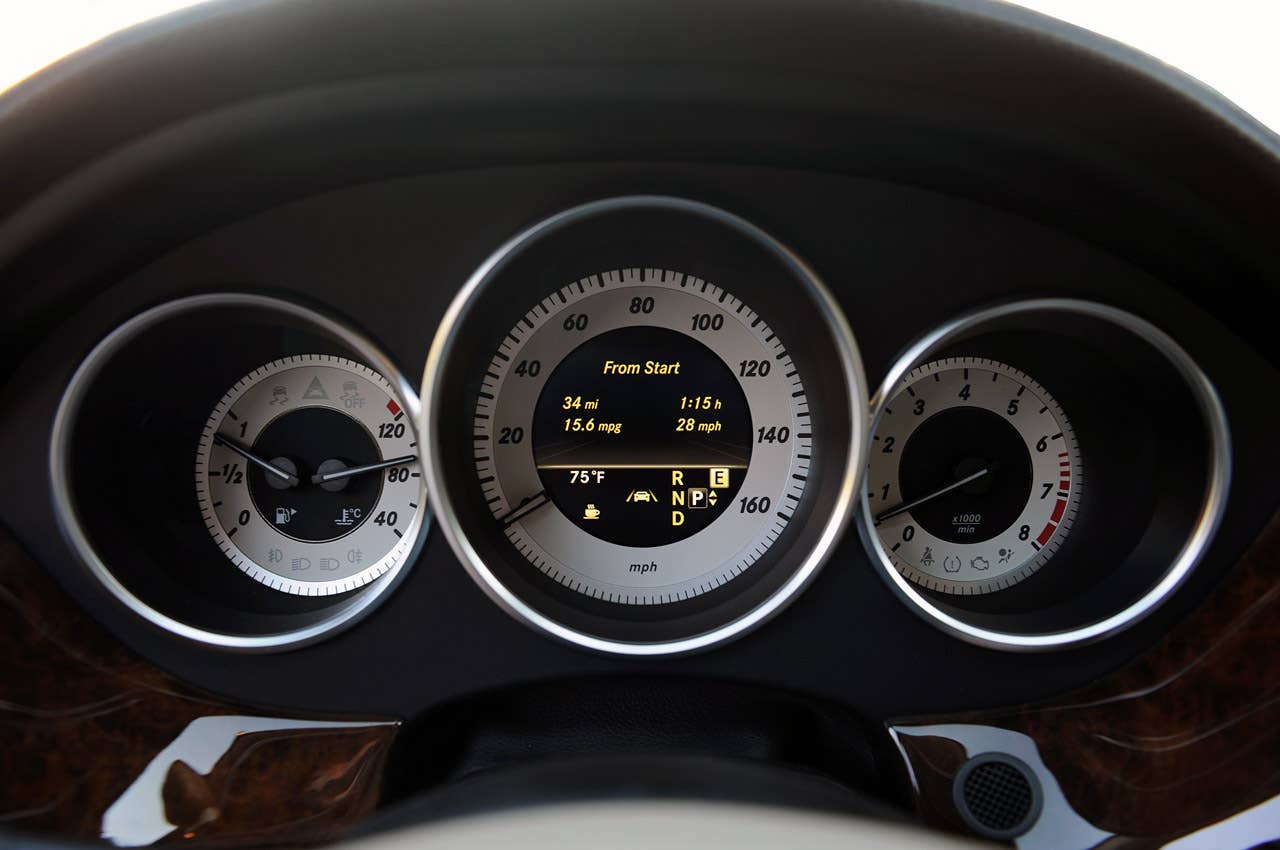 2012 Mercedes-Benz CLS550 gauges
