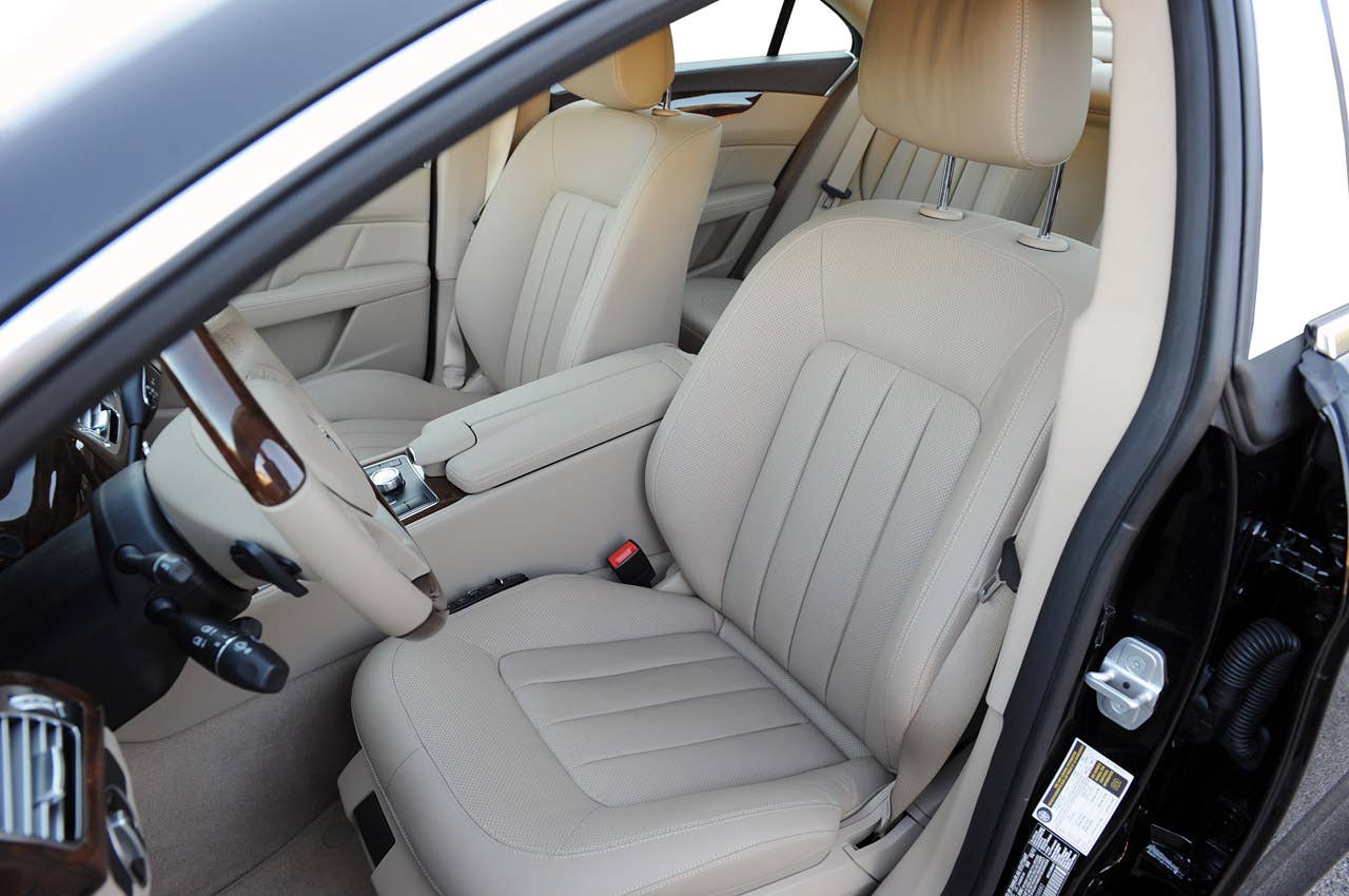 2012 Mercedes-Benz CLS550 front seats