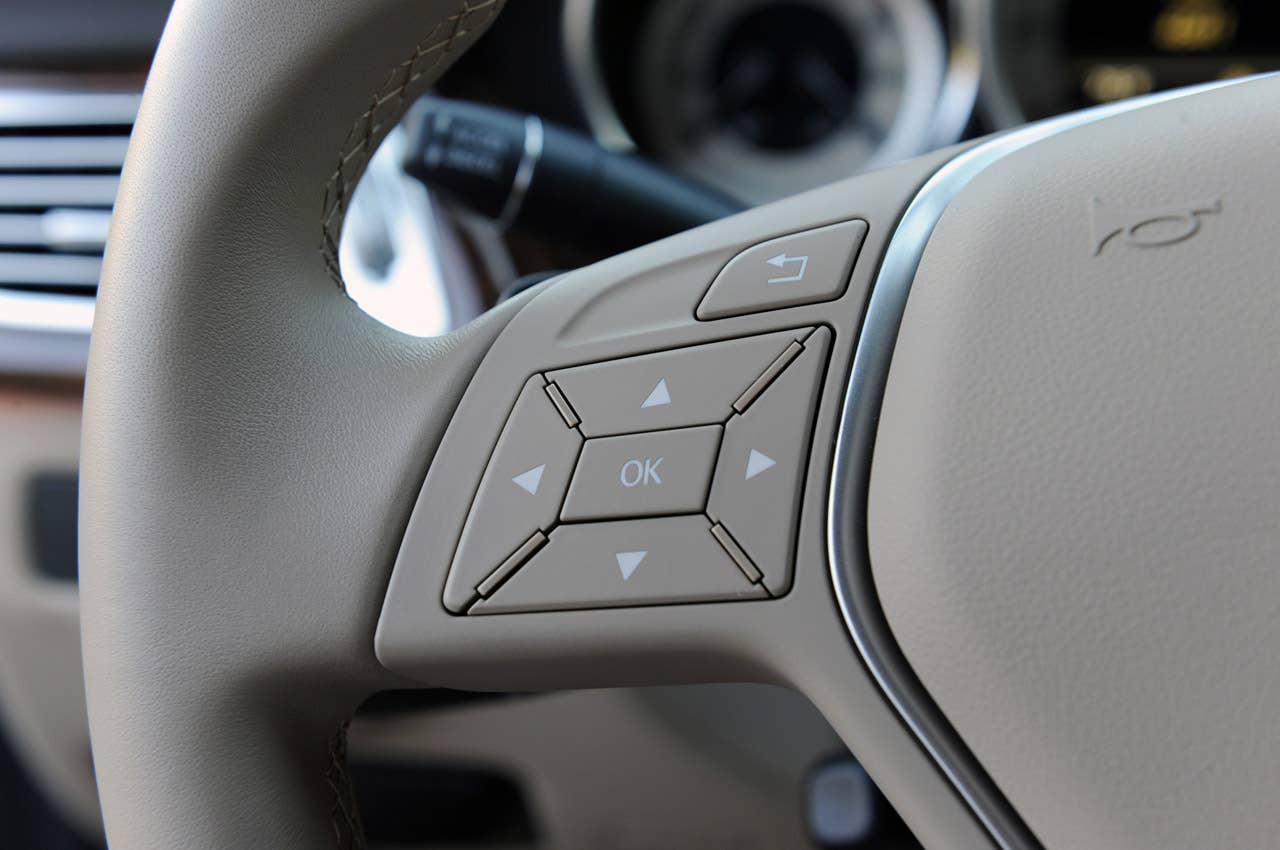 2012 Mercedes-Benz CLS550 steering wheel controls