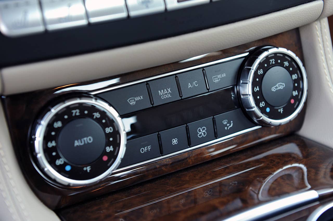 2012 Mercedes-Benz CLS550 audio system