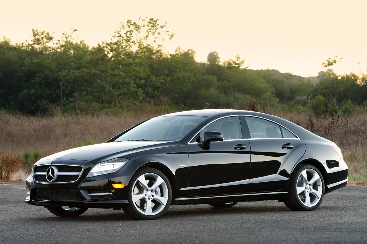 2012 Mercedes-Benz CLS550 front 3/4 view