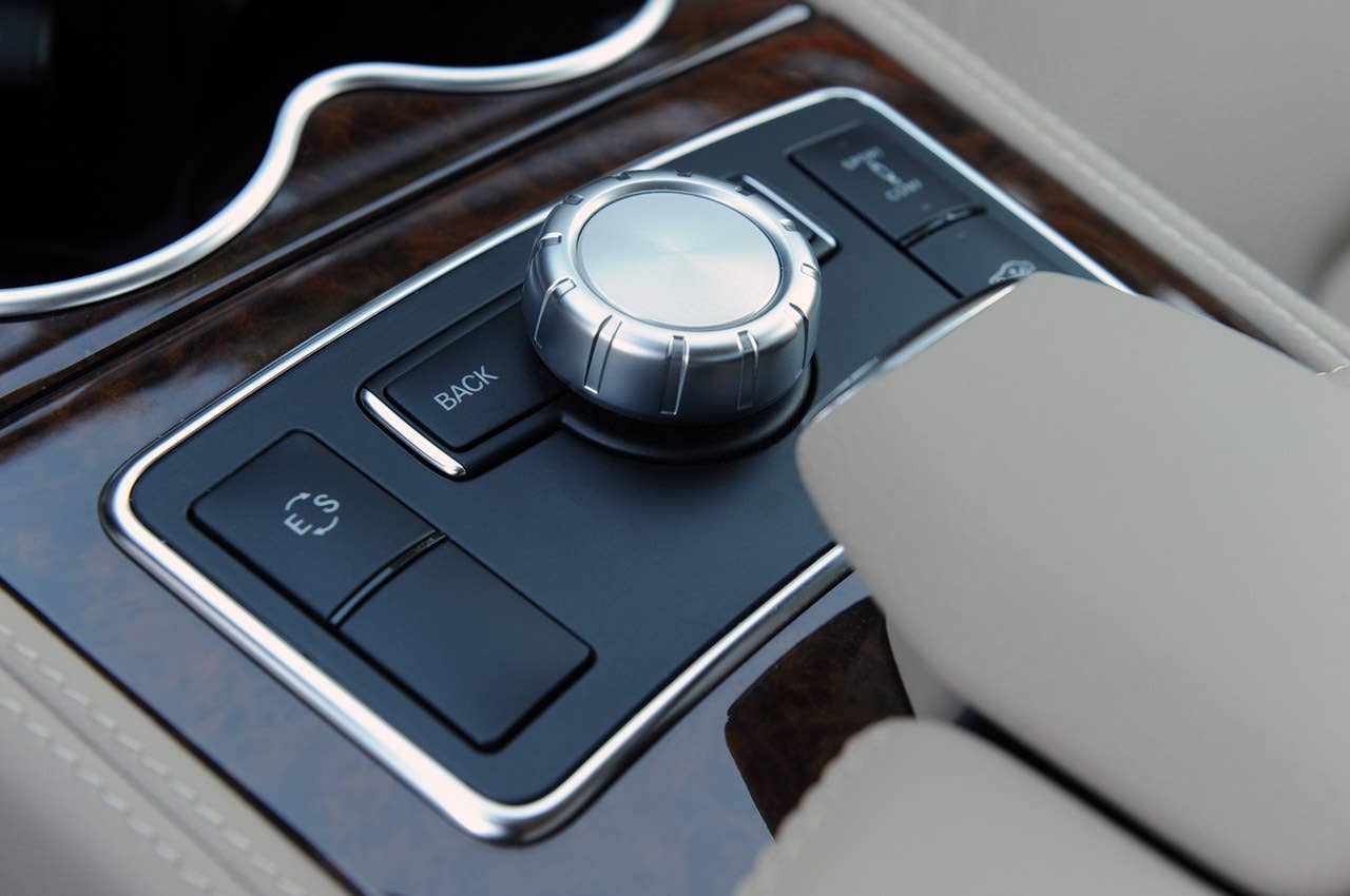 2012 Mercedes-Benz CLS550 multimedia system control knob