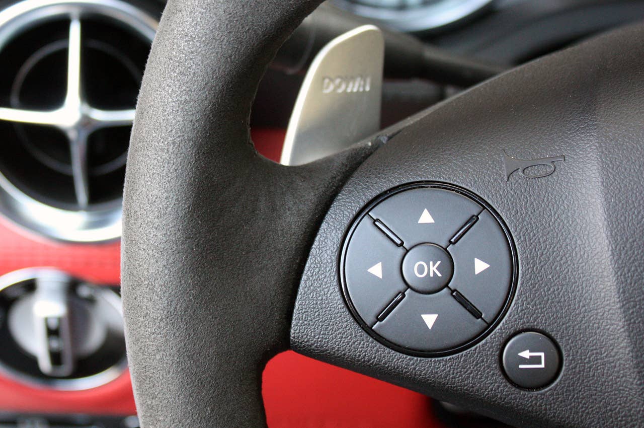 2010 Mercedes-Benz SLS AMG steering wheel controls