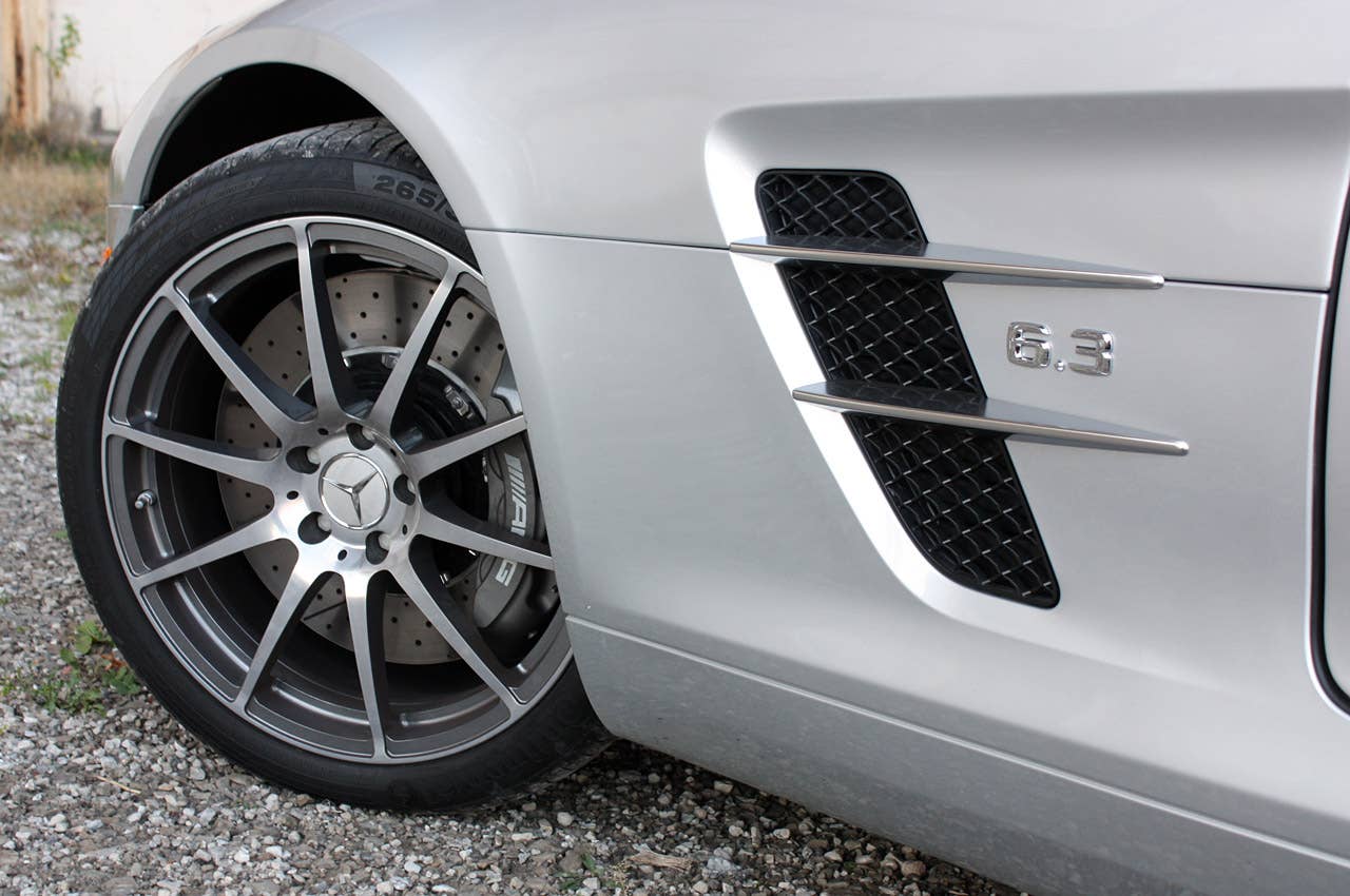 2010 Mercedes-Benz SLS AMG side detail