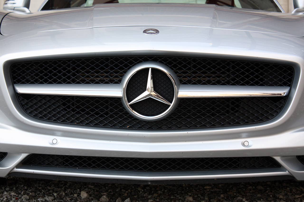 2010 Mercedes-Benz SLS AMG grille
