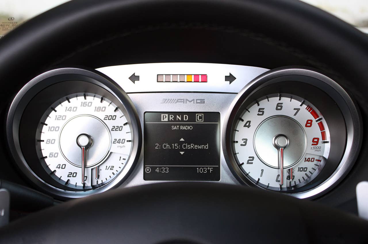 2010 Mercedes-Benz SLS AMG gauges