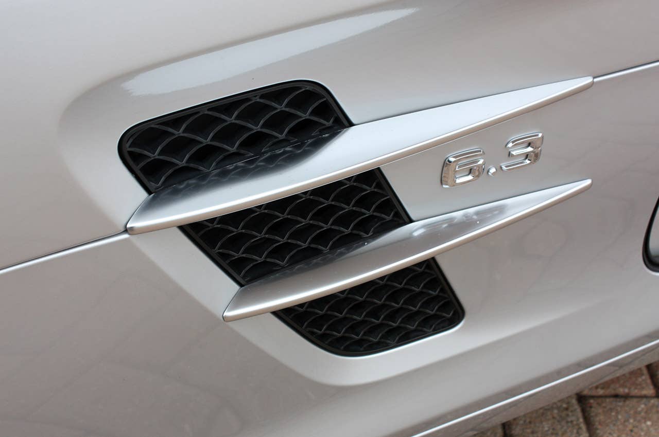 2010 Mercedes-Benz SLS AMG side vents