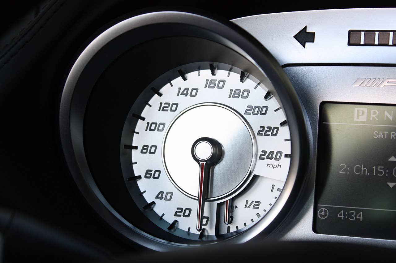 2010 Mercedes-Benz SLS AMG speedometer