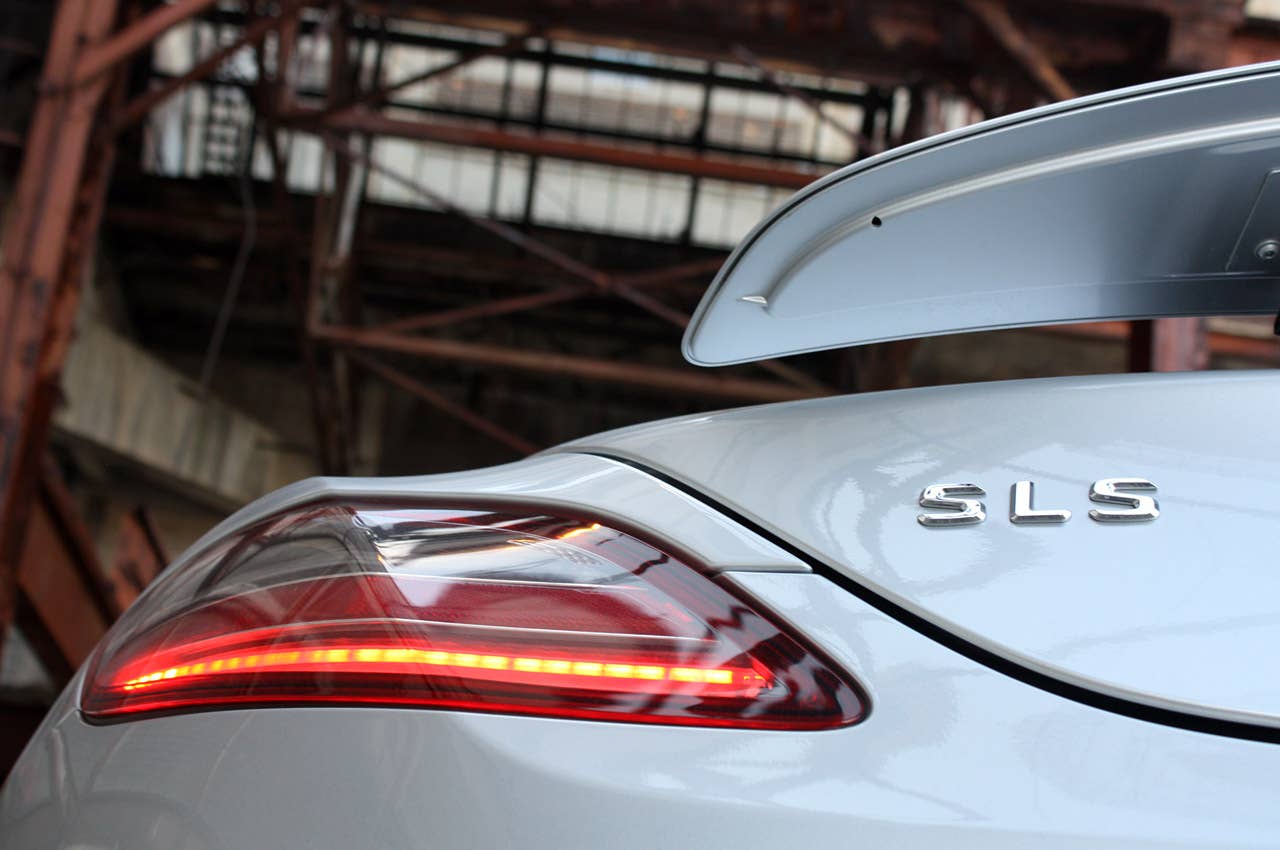 2010 Mercedes-Benz SLS AMG taillight