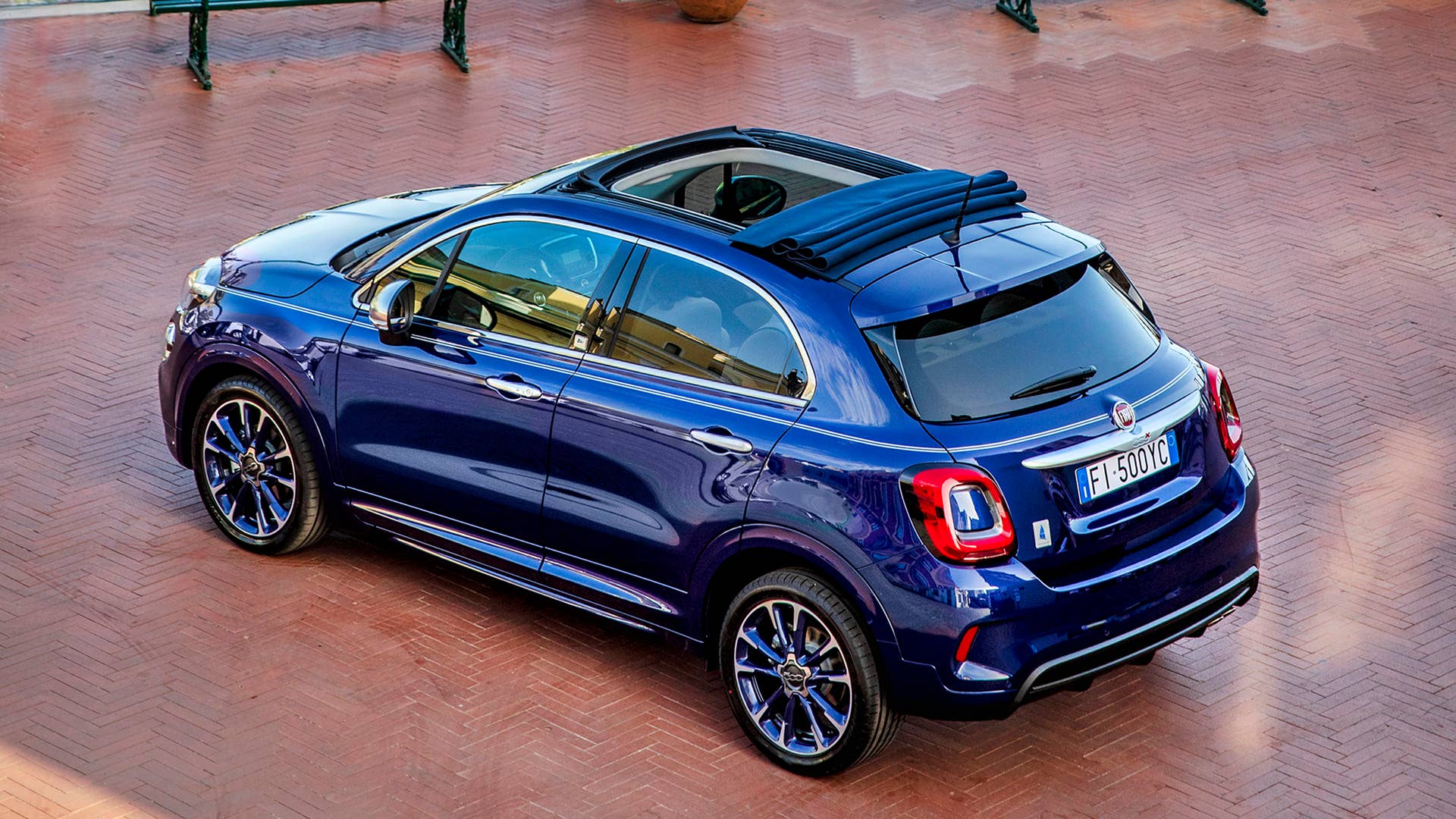2022 Fiat 500X Yacht Club Capri special edition
