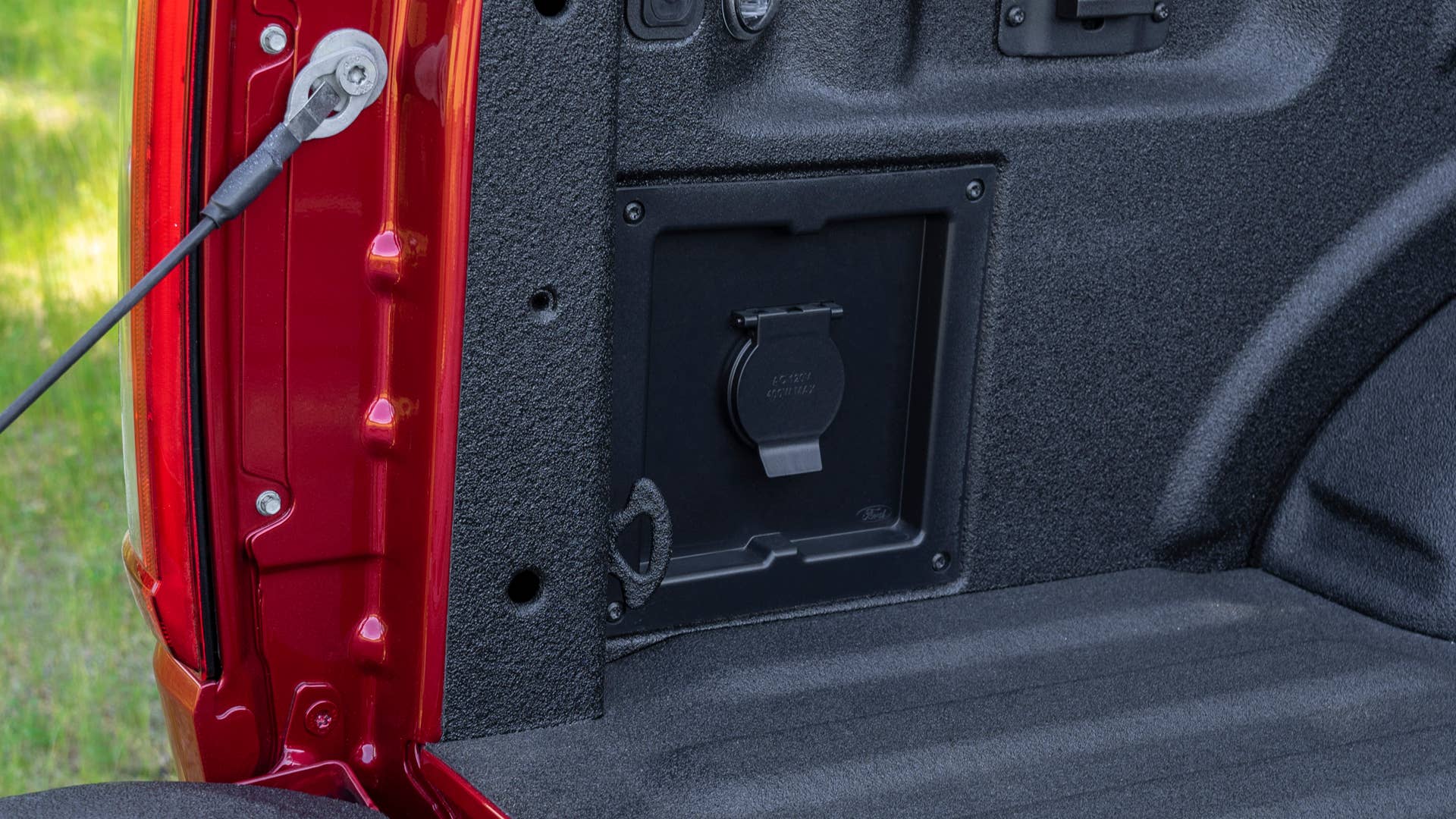 Pro Power Onboard is available with a 2.0-kilowatt output on optional gas engines and includes 120V 20A outlets in the cabin and bed.