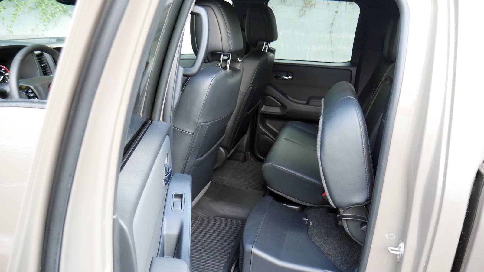 2022 Nissan Frontier back seat up