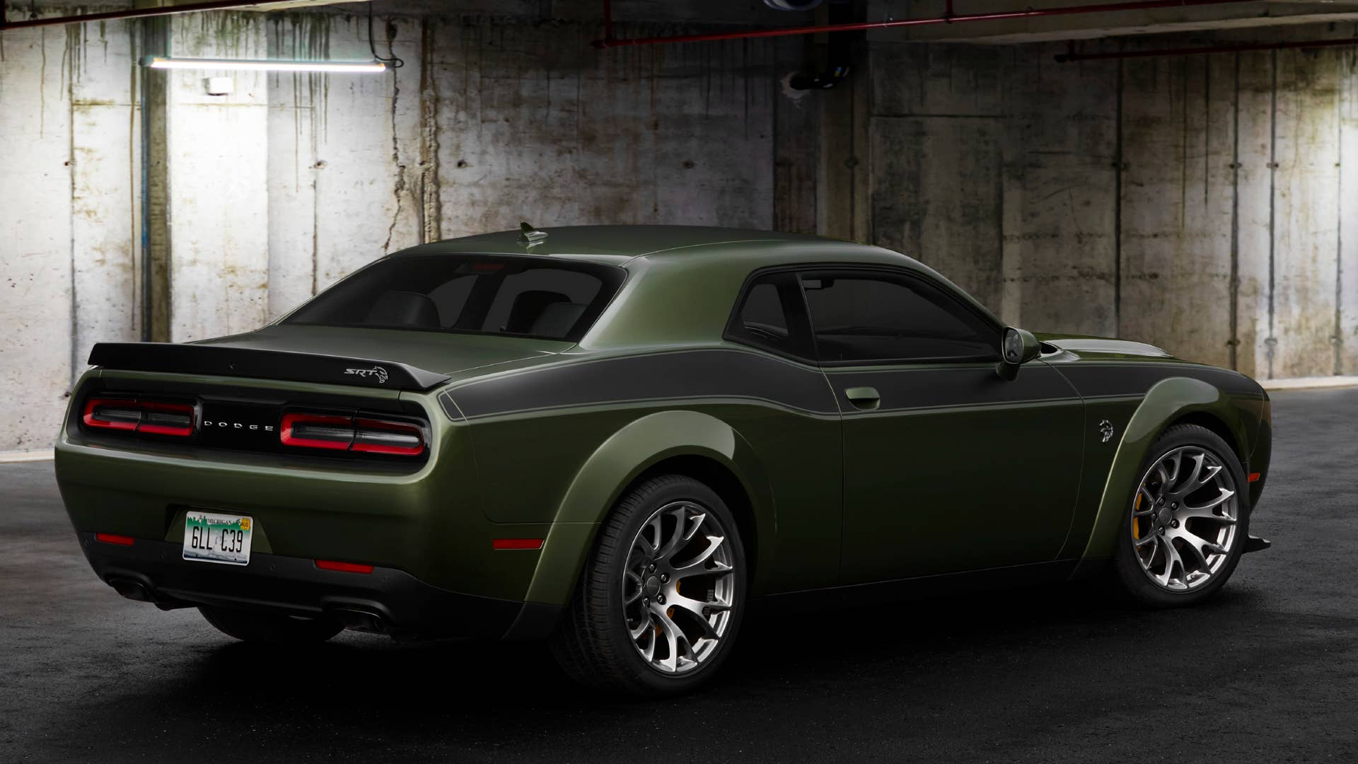 The “Old School” order combination for the 2022 Dodge Challenger SRT Hellcat Redeye Widebody Jailbreak model features an F8 Green exterior dressed up with 20-by-11-inch Warp Speed Satin Carbon wheels, Satin Chrome Hellcat badging, Hammerhead Grey seats and seat belts on the interior, and much more customized content.