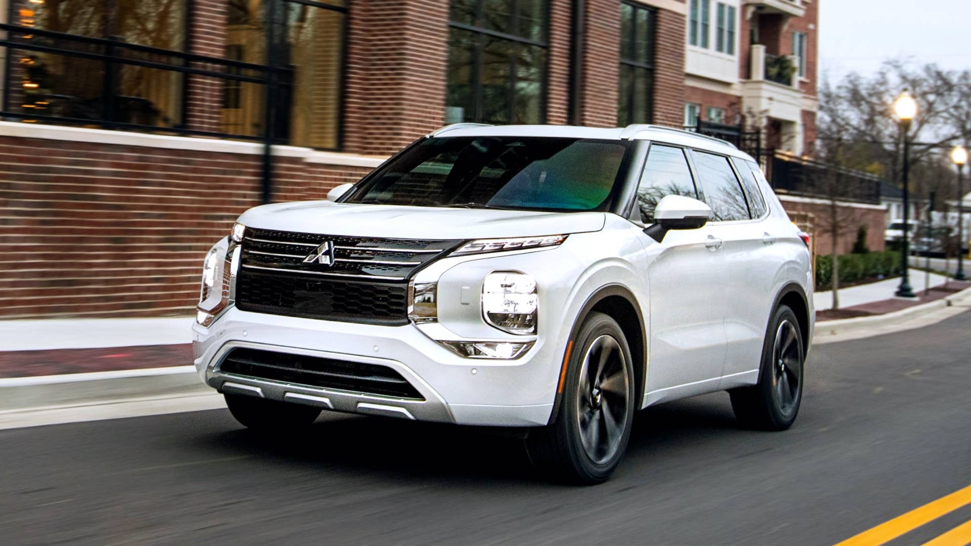 2022 Mitsubishi Outlander shown.