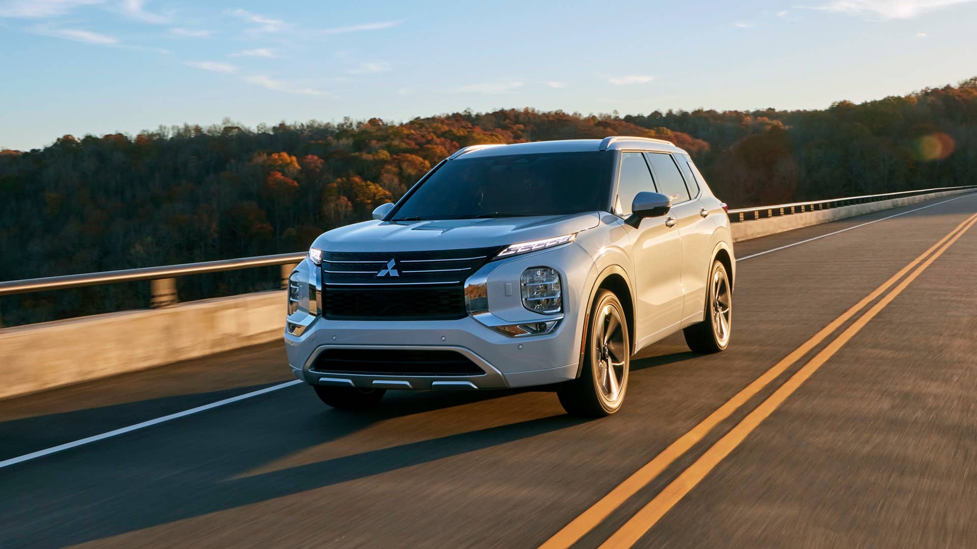 2022 Mitsubishi Outlander shown.