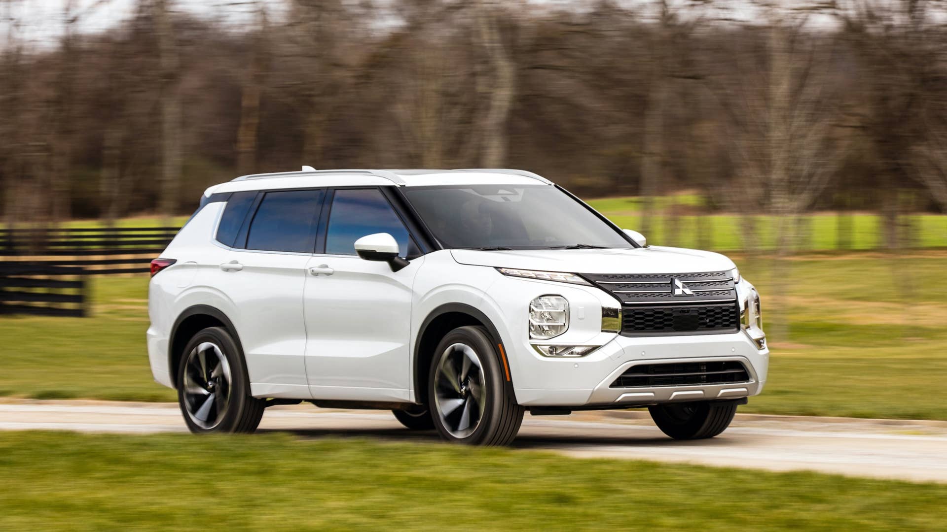 2022 Mitsubishi Outlander shown.