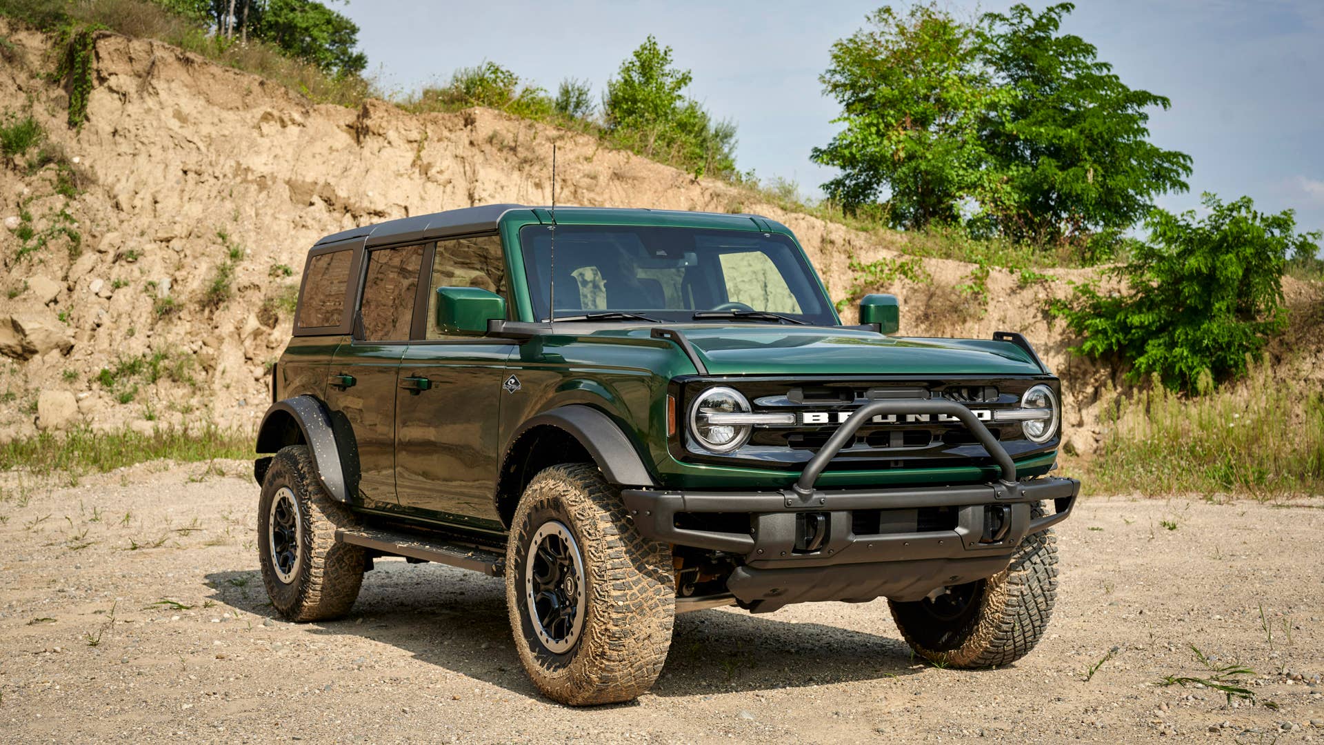 2022 Ford Bronco in Eruption Green. Available equipment shown.