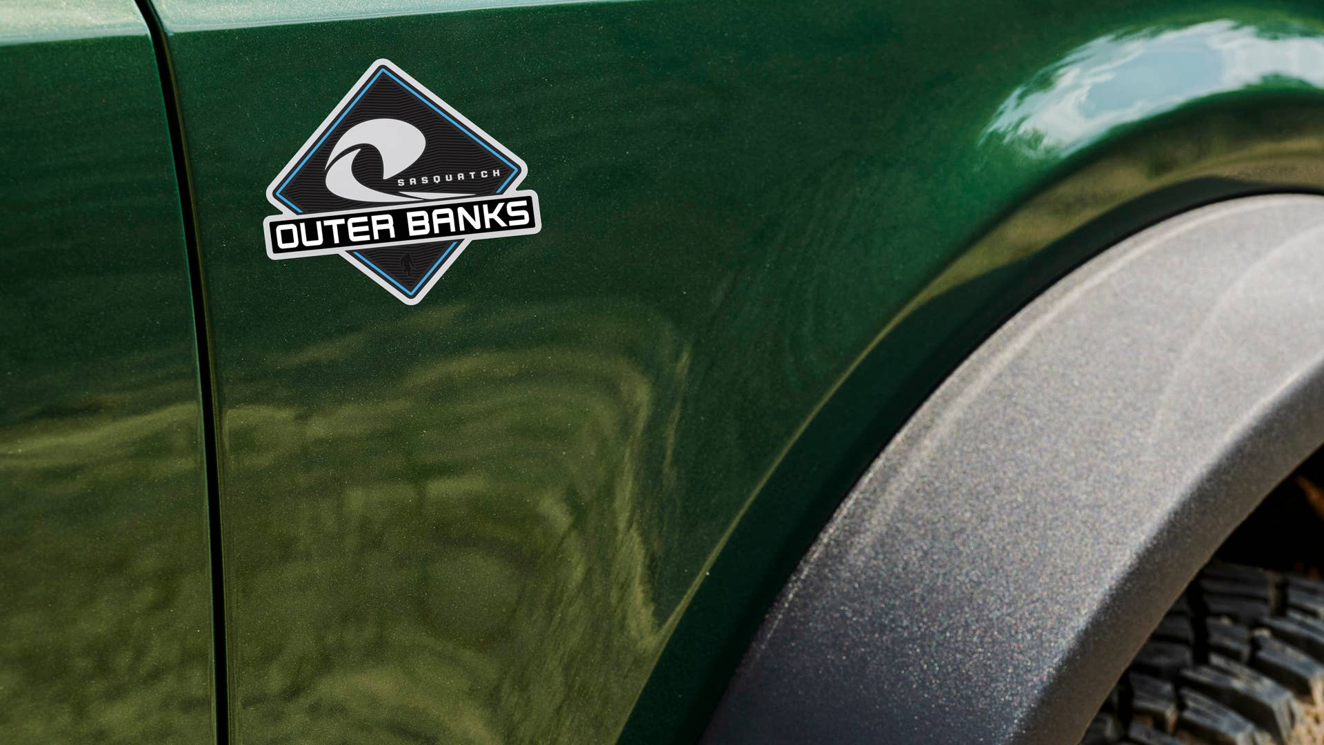 2022 Ford Bronco in Eruption Green. Available equipment shown.
