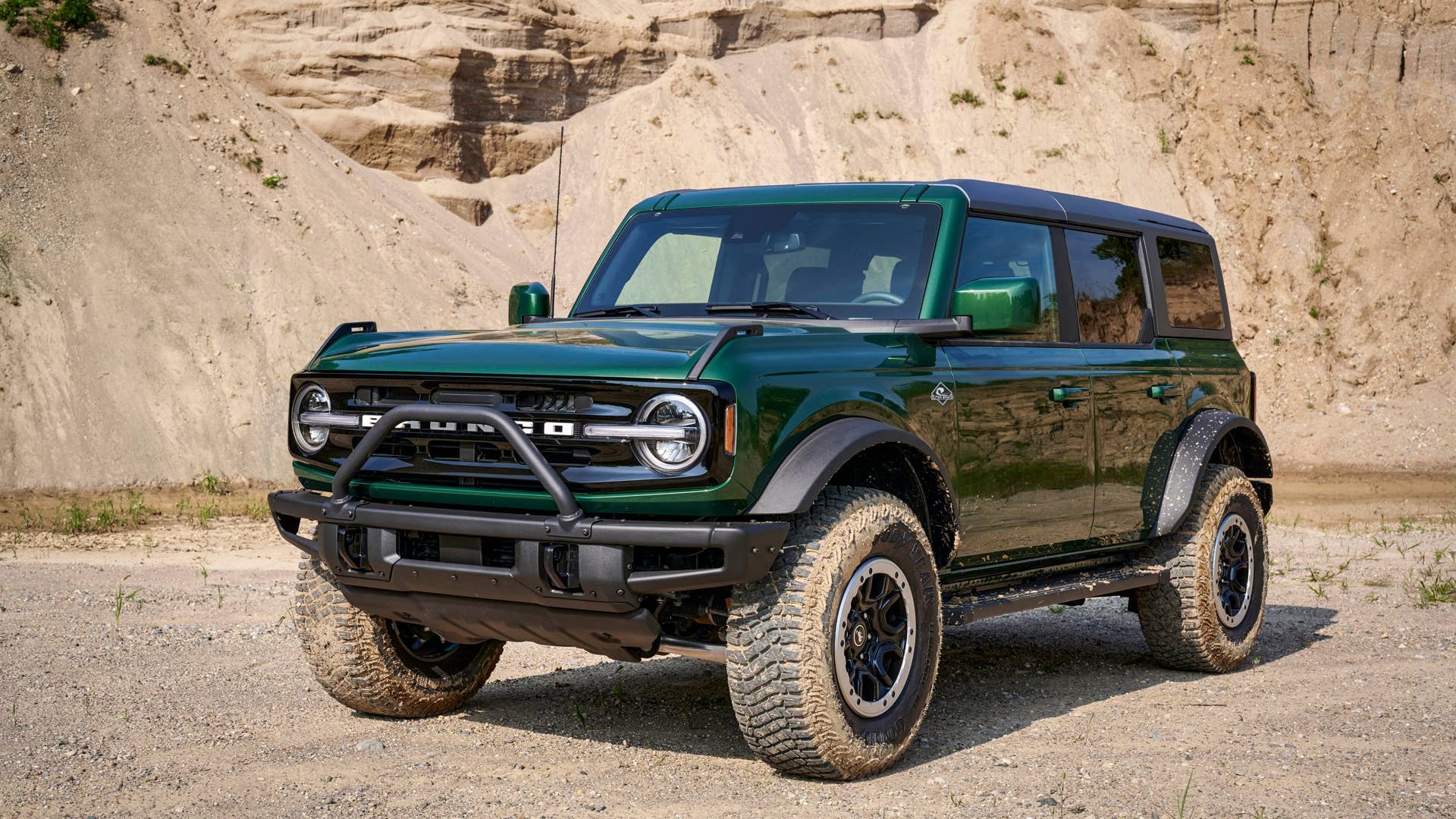 2022 Ford Bronco in Eruption Green. Available equipment shown.