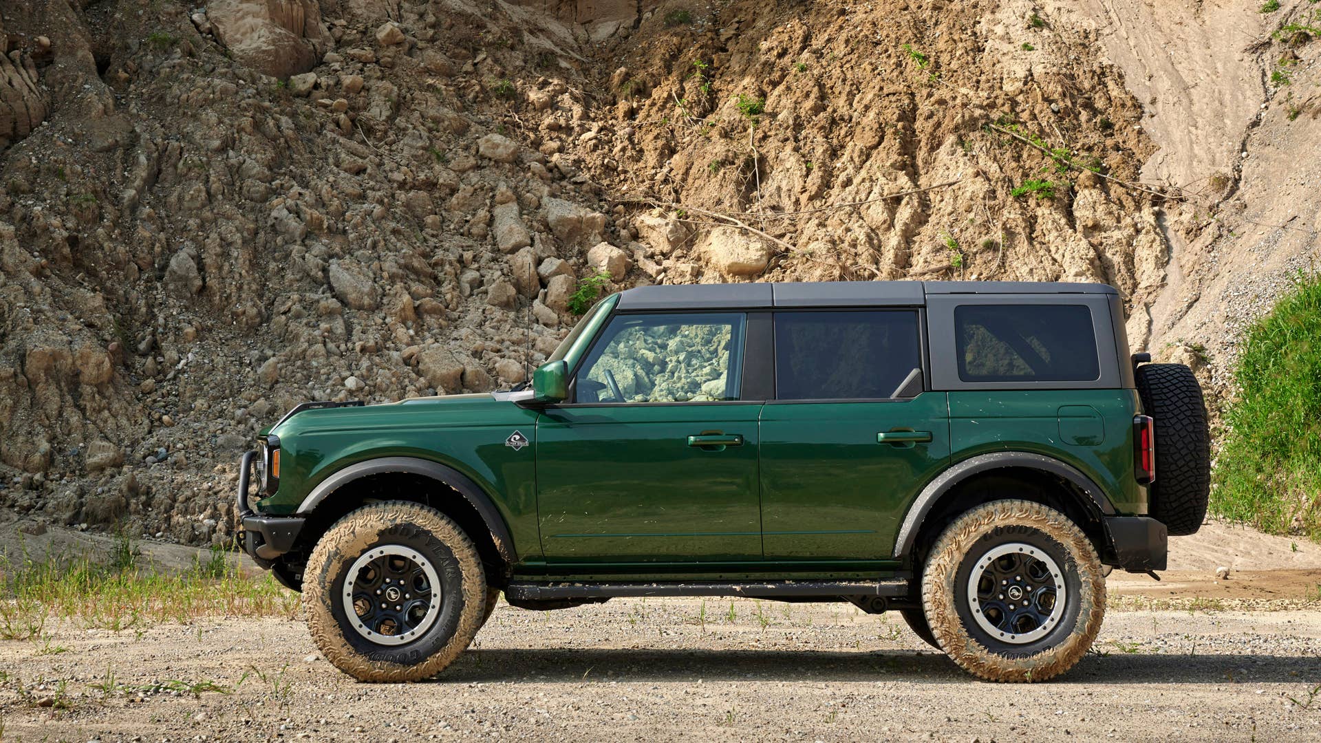 2022 Ford Bronco in Eruption Green. Available equipment shown.