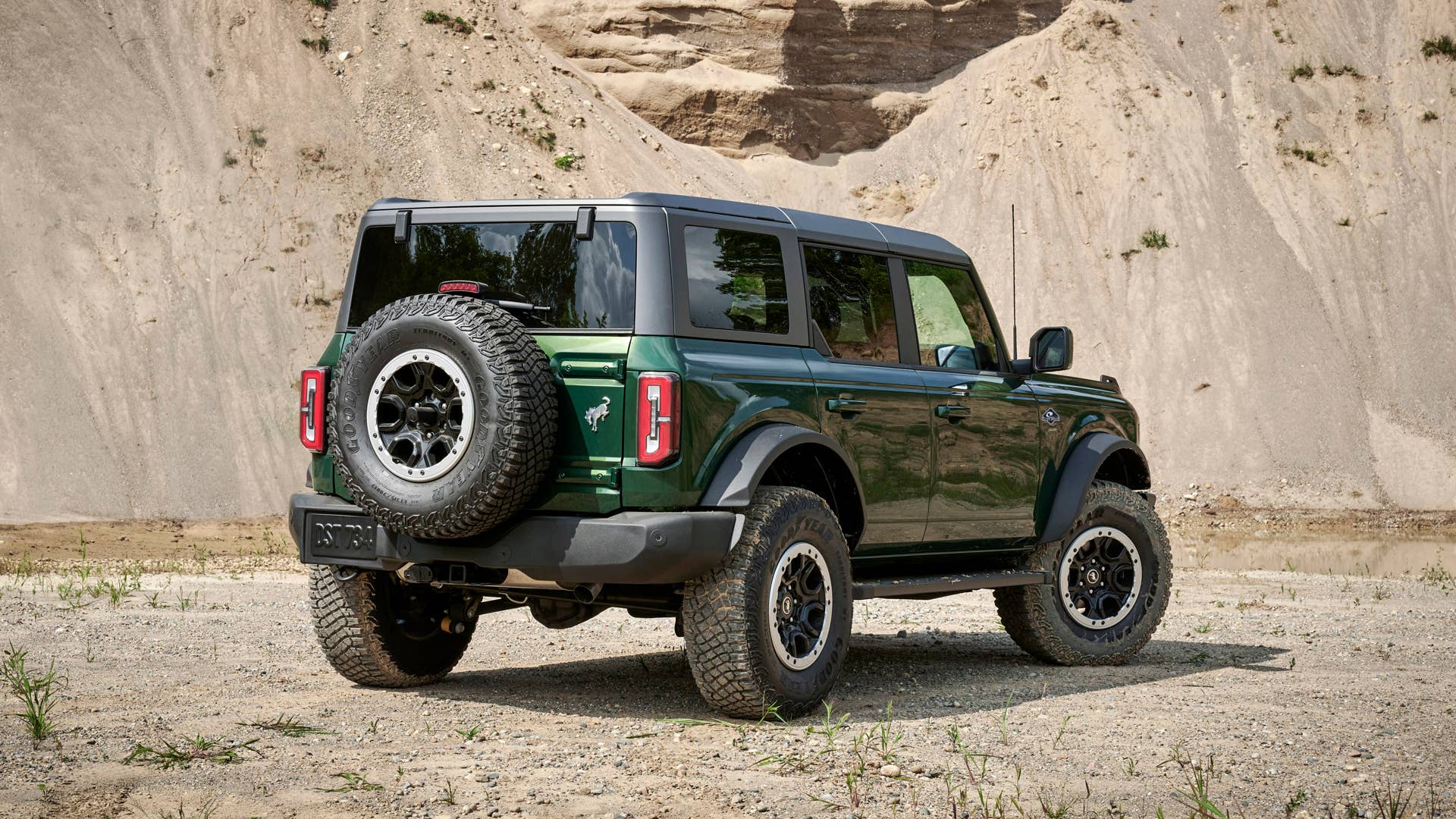 2022 Ford Bronco in Eruption Green. Available equipment shown.