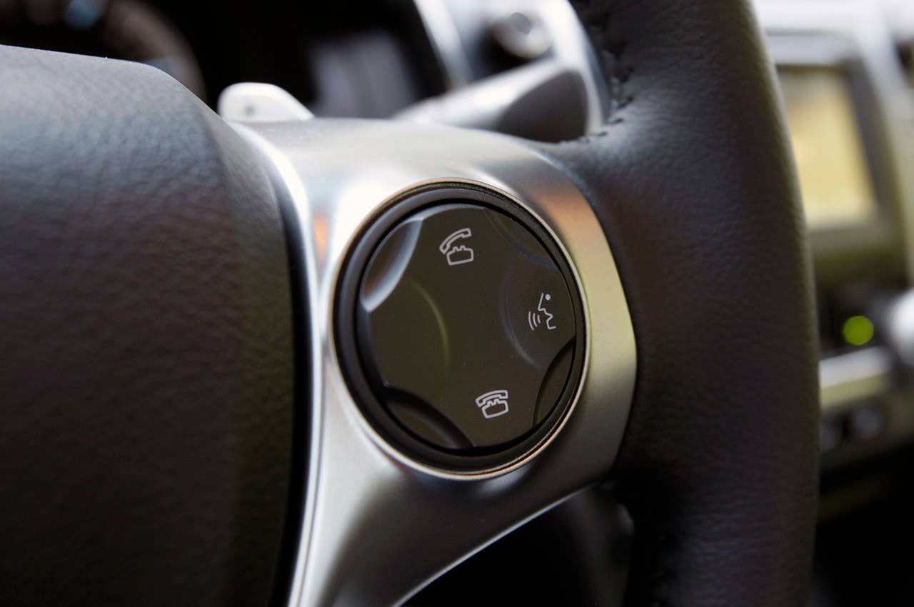 2012 Toyota Camry steering wheel controls