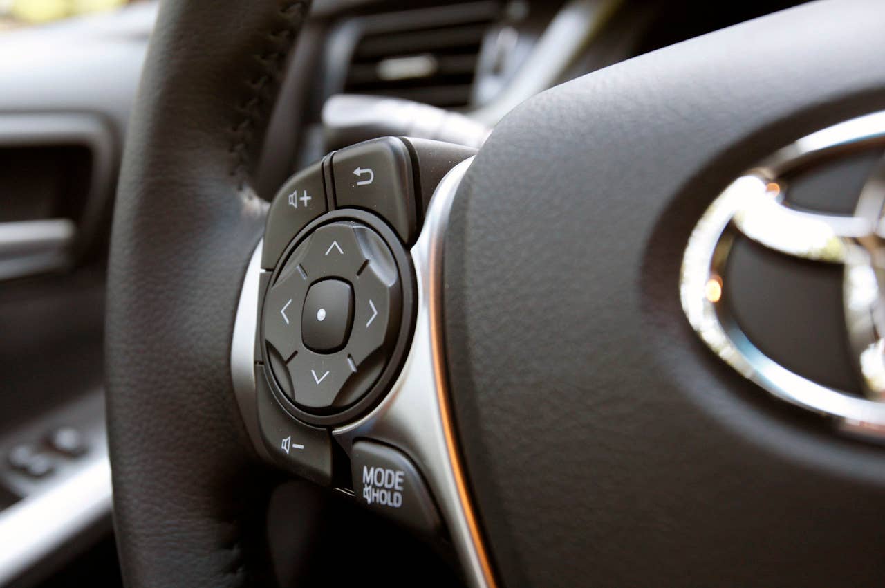 2012 Toyota Camry steering wheel controls