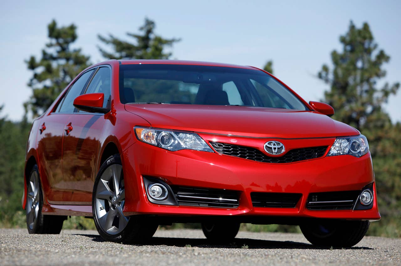 2012 Toyota Camry front 3/4 view