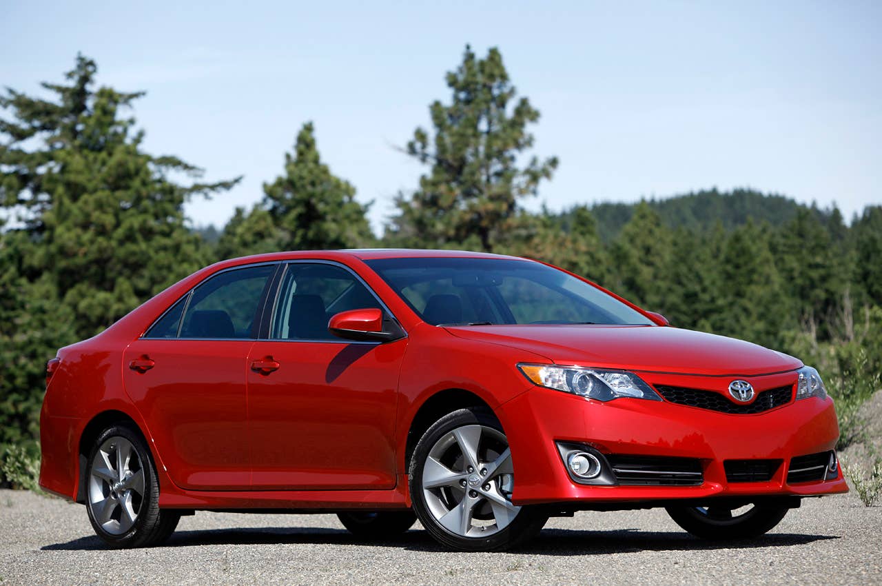 2012 Toyota Camry front 3/4 view