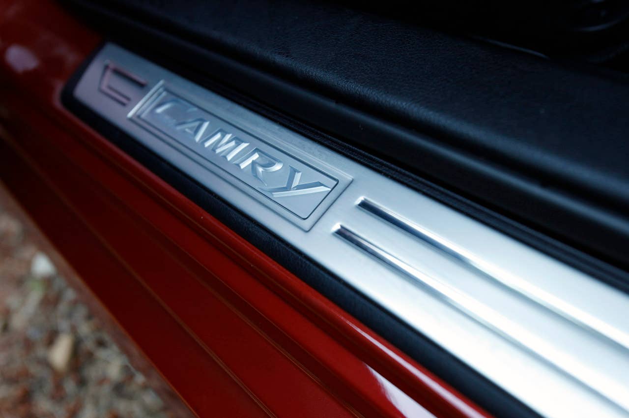 2012 Toyota Camry sill plate