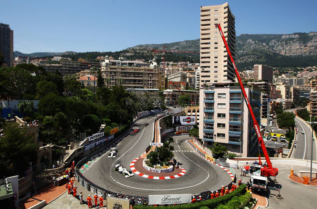 MONTE CARLO, MONACO - MAY 24: Jenson Button of Great Britain and Brawn GP leads at the start of the Monaco Formula One Grand Prix at the Monte Carlo Circuit on May 24, 2009 in Monte Carlo, Monaco. (Photo by Paul Gilham/Getty Images)