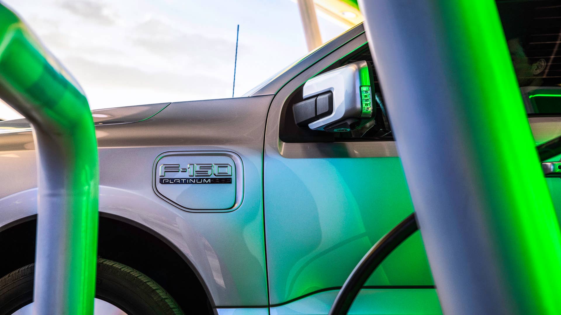 On the road, customers have seamless access to North America’s largest public charging network through FordPass, with more than 63,000 charging plugs and growing across the U.S. Pre-production model with available features shown. Available starting spring 2022.