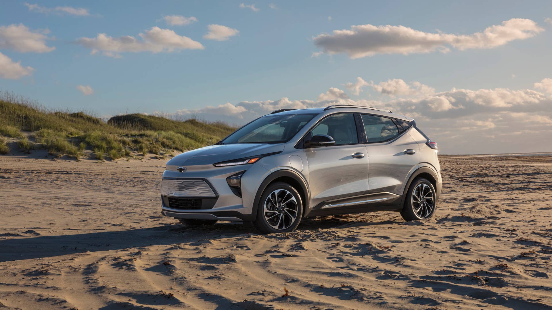 2022 Chevrolet Bolt EUV in silver