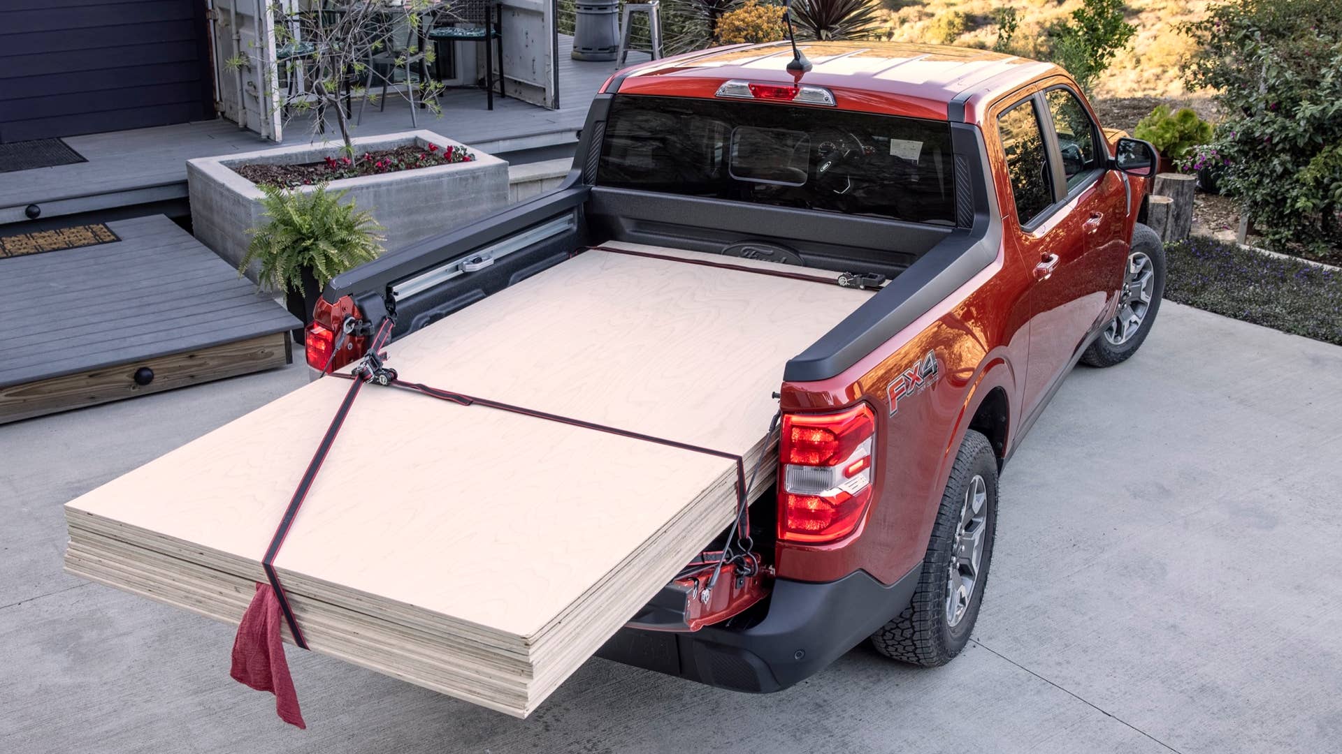 2022 Ford Maverick FLEXBED™. Preproduction vehicle with optional equipment shown. Available fall 2021.