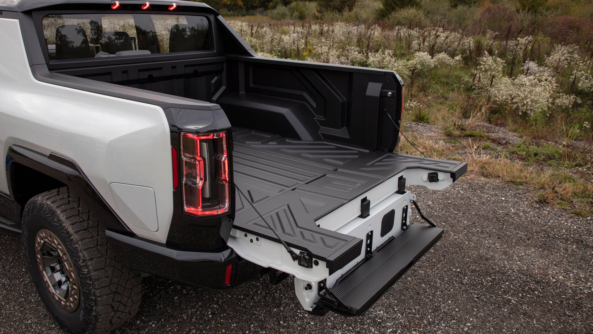 From bold and futuristic design cues, to cleverly executed details, the GMC HUMMER EV reimagines an instantly-recognizable silhouette for a modern, all-electric future.