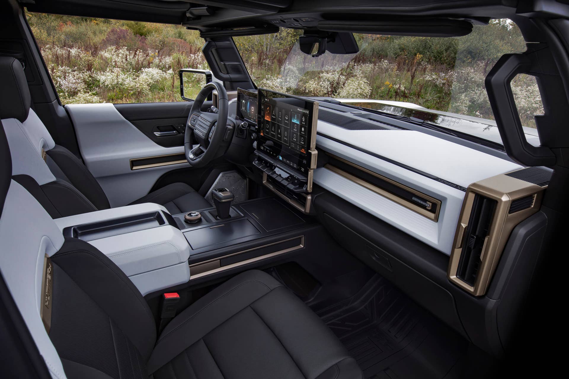 The GMC HUMMER EV’s design visually communicates extreme capability, reinforced with rugged architectural details that are delivered with a premium, well-executed and appointed interior.
