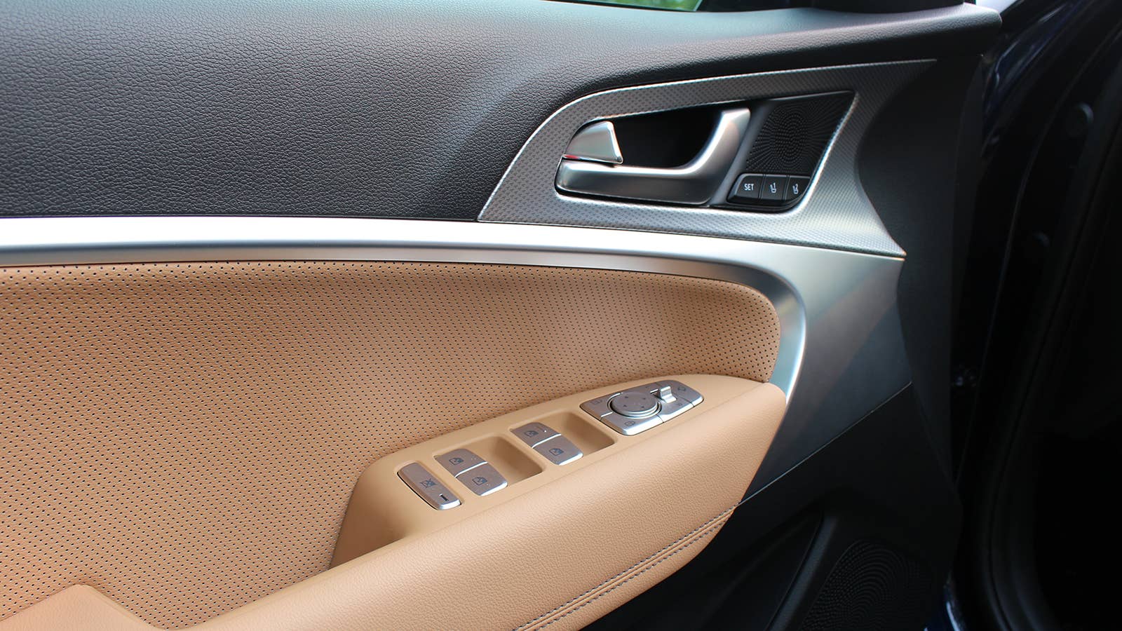 2022 Genesis G70