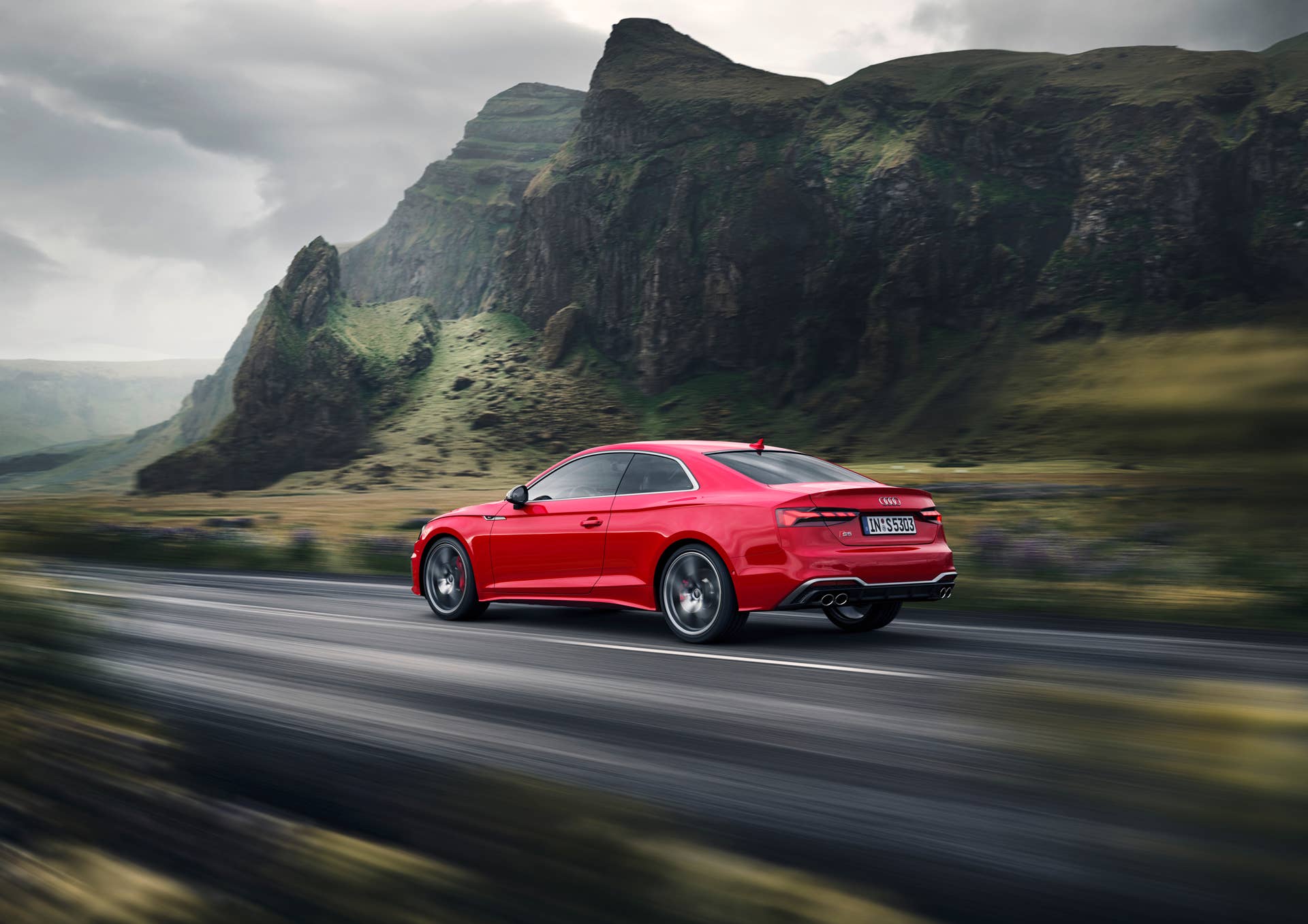 Dynamic photo Color: Tango red