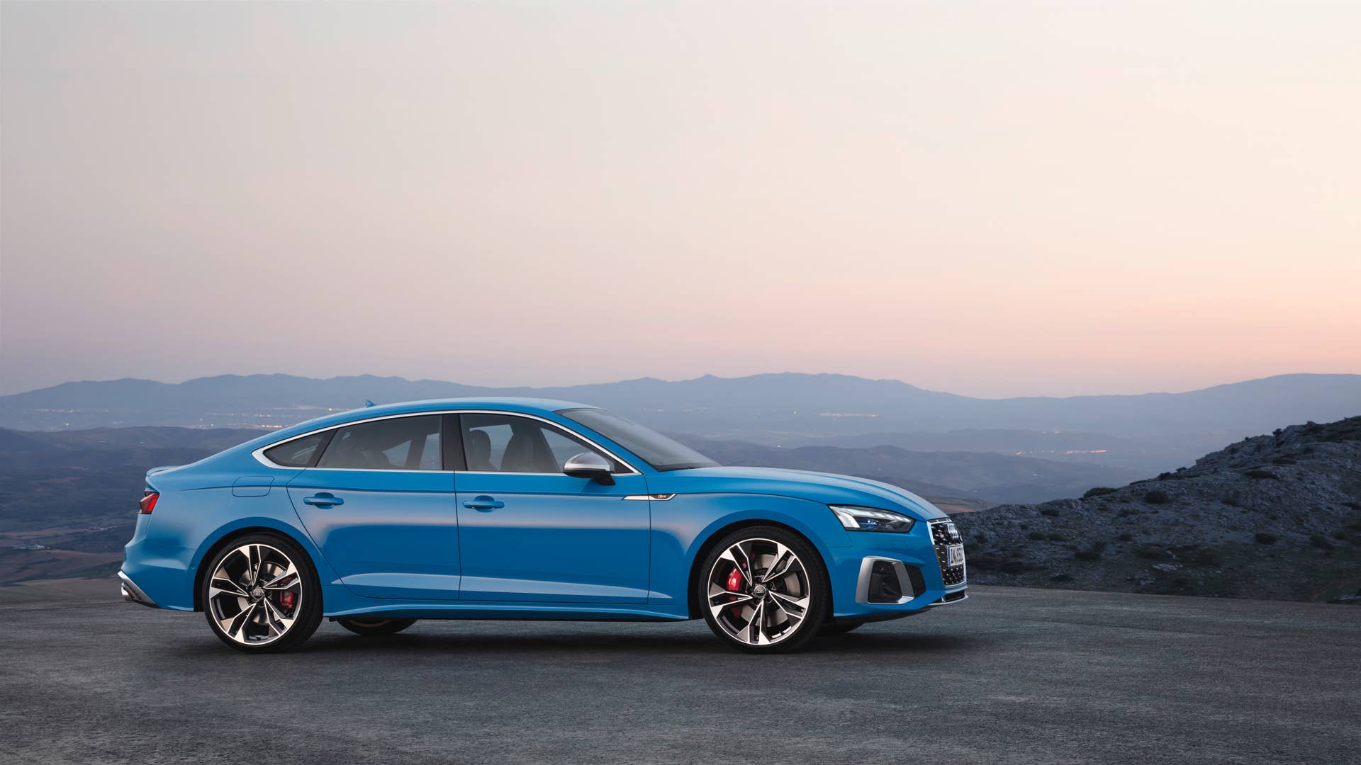 Static photo Color: Turbo blue