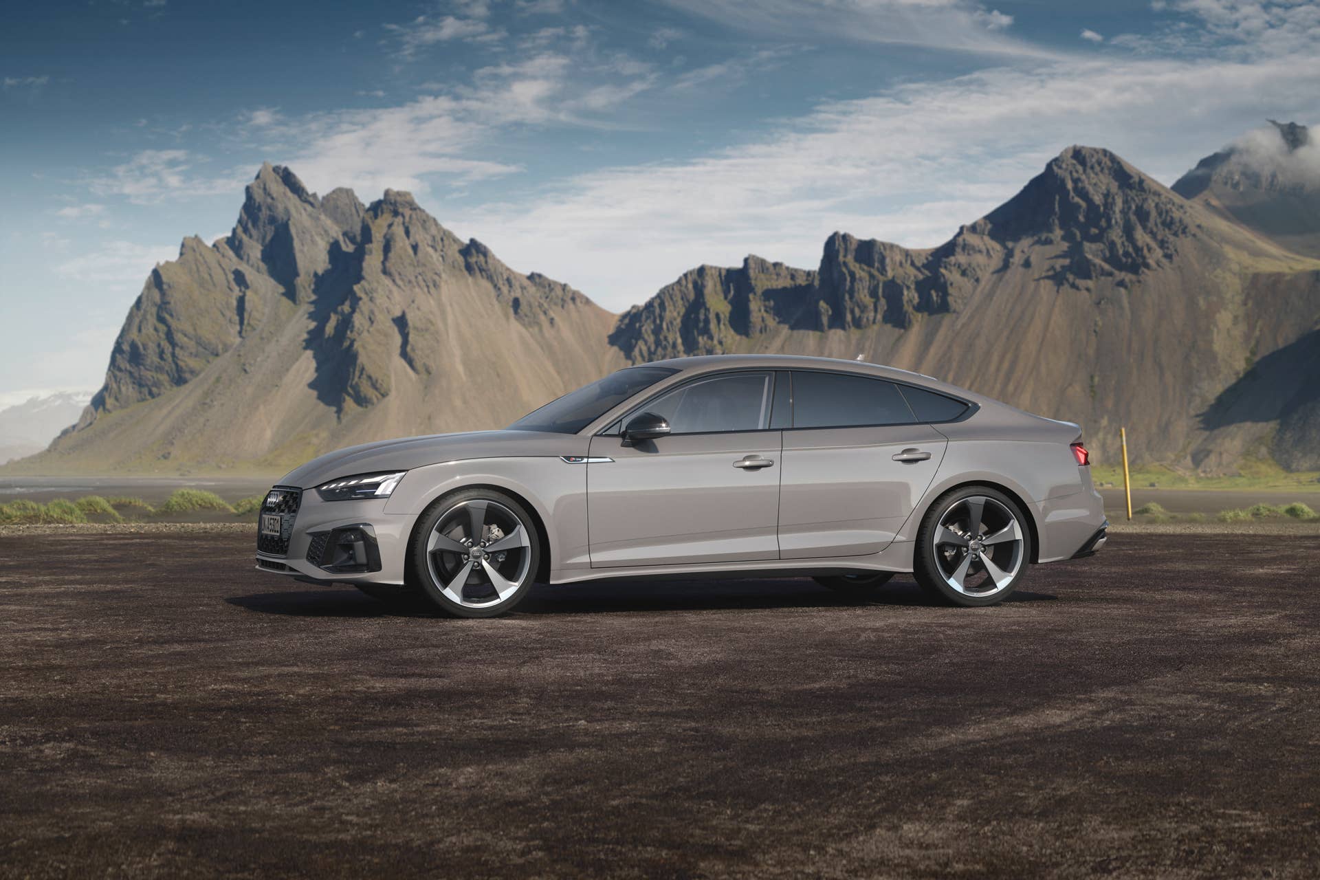 Static photo Color: Quantum gray