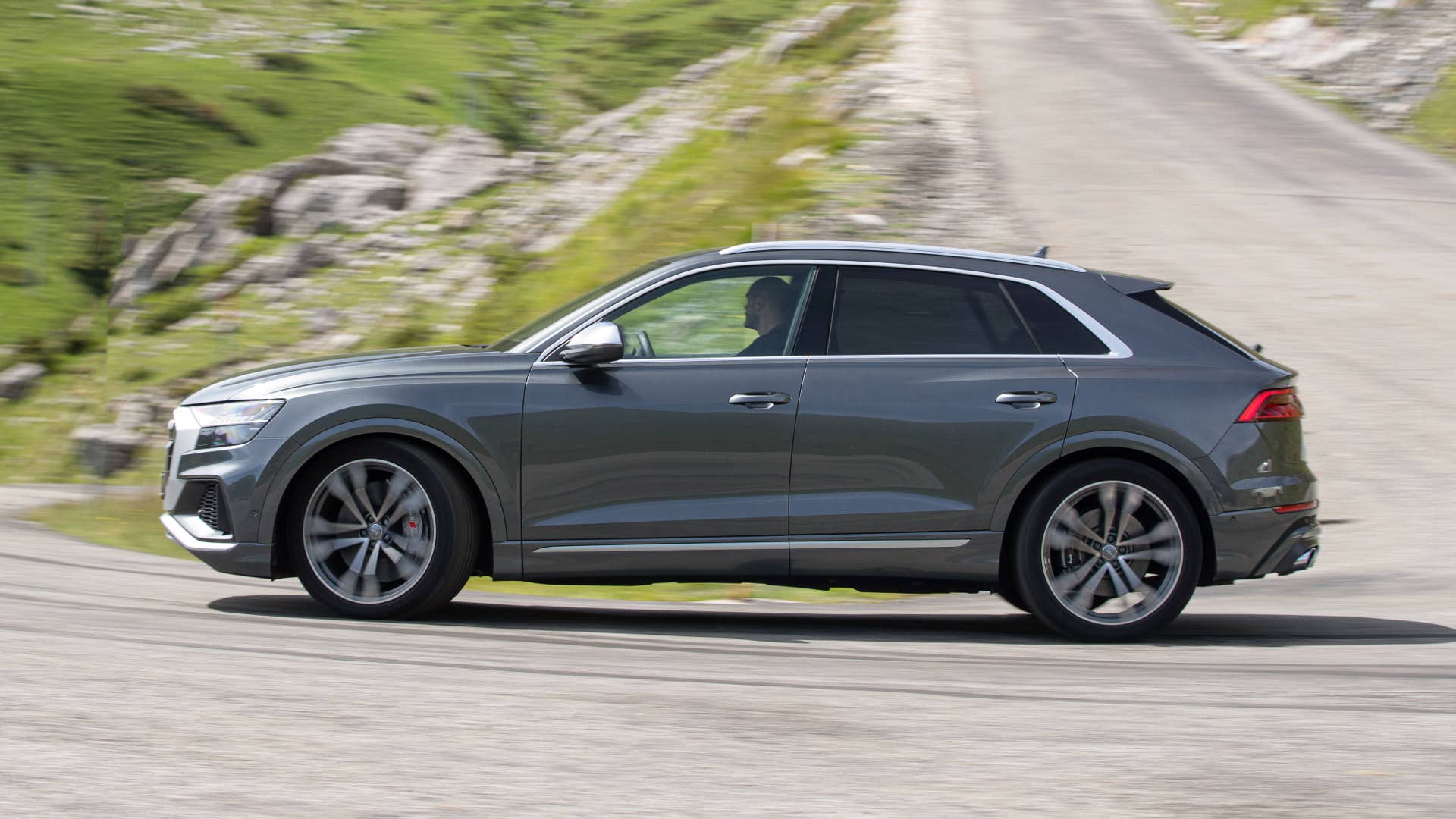 Audi SQ8 TDI in Daytona gray