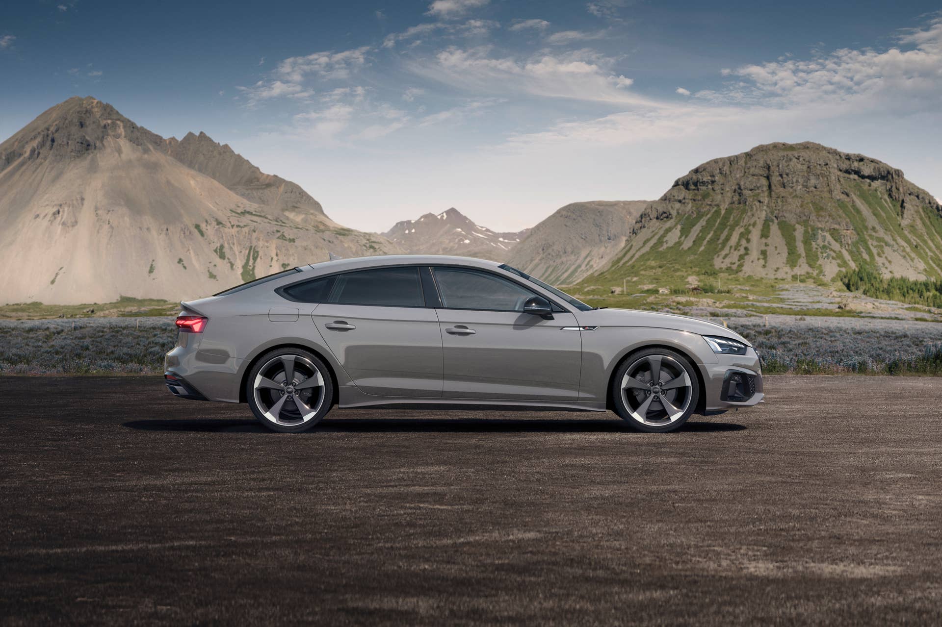 Static photo Color: Quantum gray