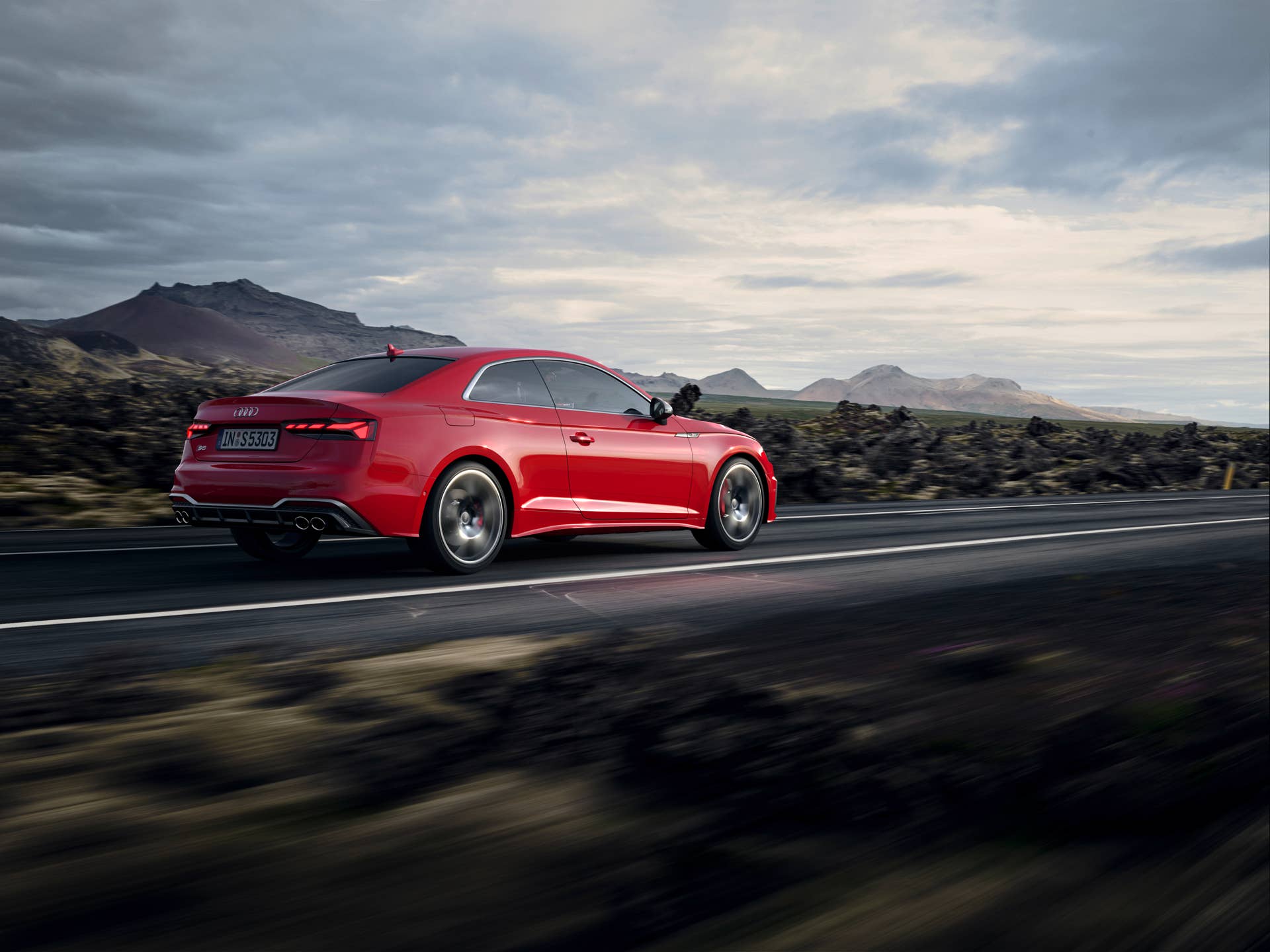 Dynamic photo Color: Tango red